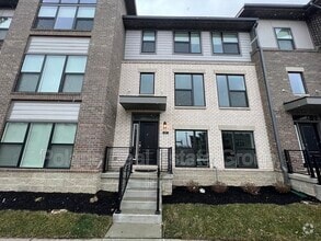 Building Photo - 635 Golborne St