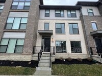 Building Photo - 635 Golborne St