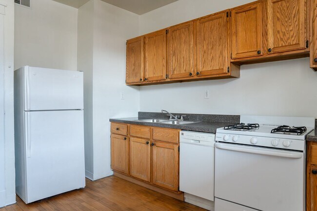 Building Photo - Lincoln Square/Ravenswood - Studio w/ Eat-...