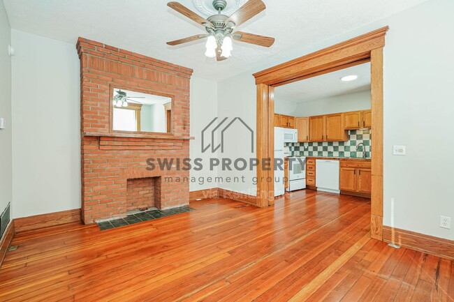 Building Photo - 804 E Main St