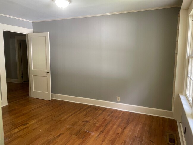 Building Photo - 930 Dixie Ave