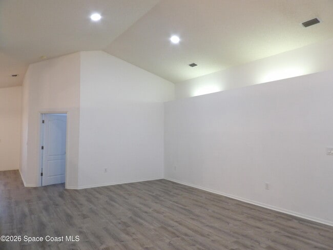 Building Photo - 3685 Kestrel Ct