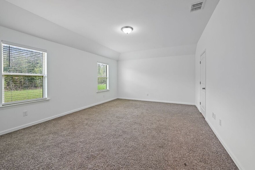 Building Photo - 15820 Loussier Dr