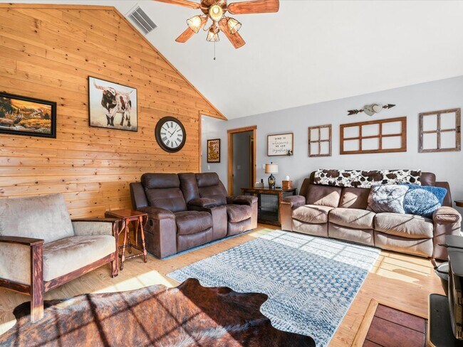 Building Photo - Spacious Single-Level Home in Wilderness Ranch