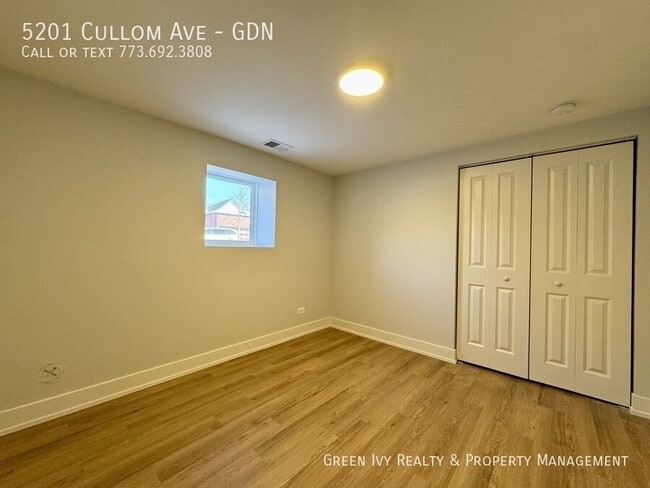 Building Photo - 5201 W Cullom Ave