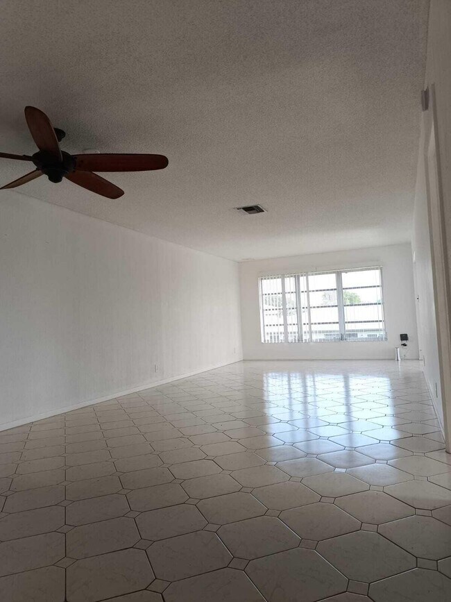 Building Photo - 13283 Pineapple Palm Ct