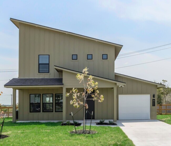 Building Photo - NOW LEASING!  4 bed, 4.5 bath modern home