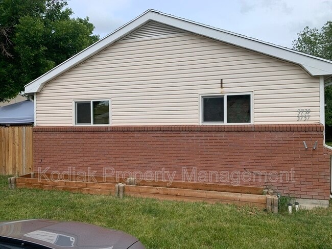 Building Photo - 3739 3325 W