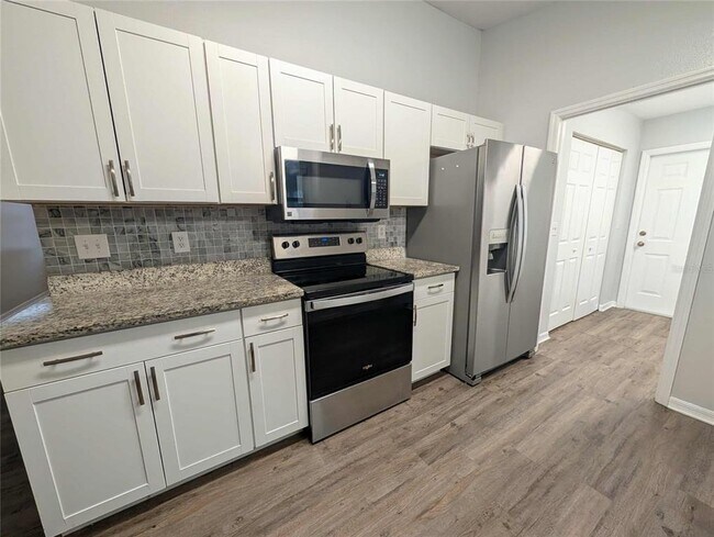 Building Photo - 1511 SW Shorewood Dr