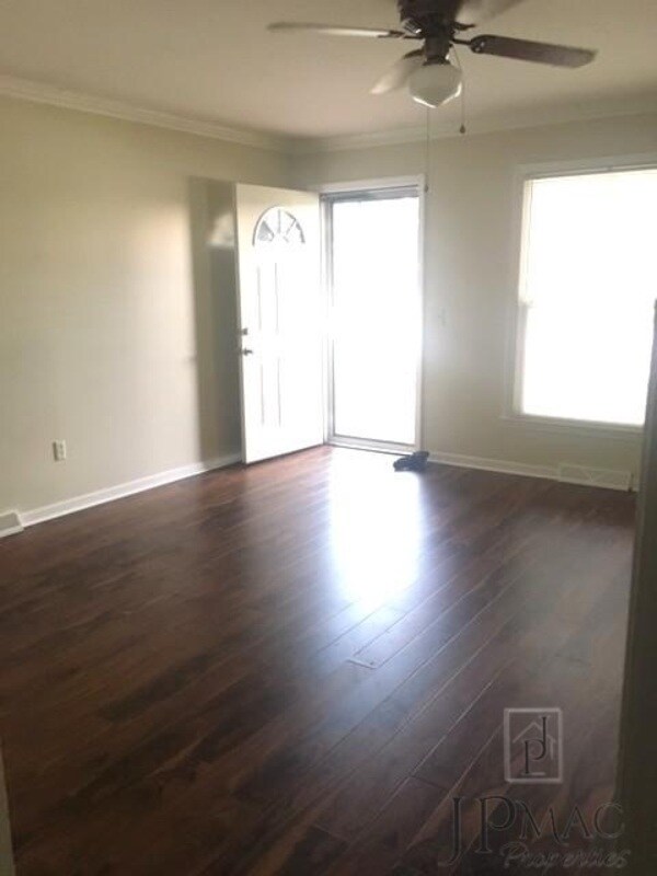 Building Photo - 703 Ikes Rd