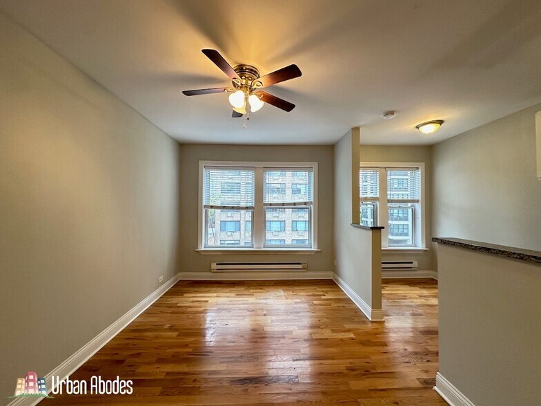 Building Photo - 523 W Melrose St