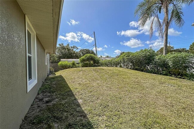 Building Photo - 5572 Myakka Ave