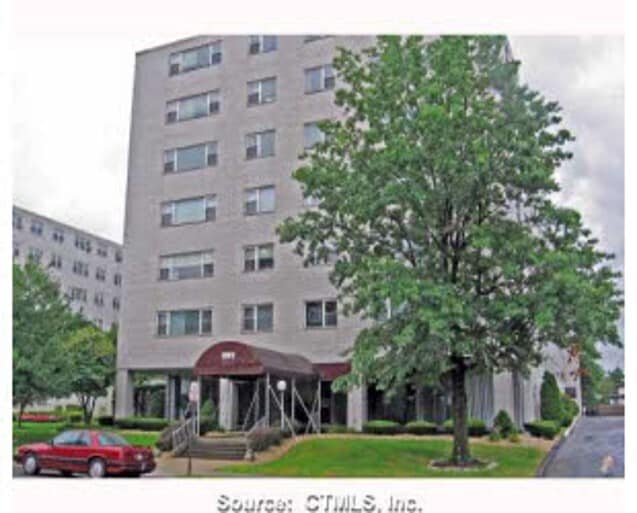 Building Photo - 893 Farmington Ave