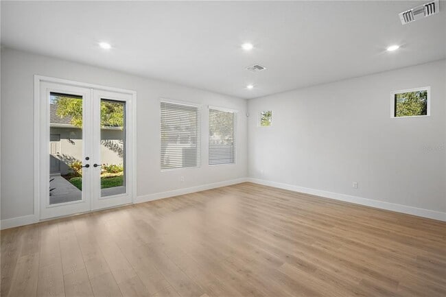 Building Photo - 406 N Westland Ave