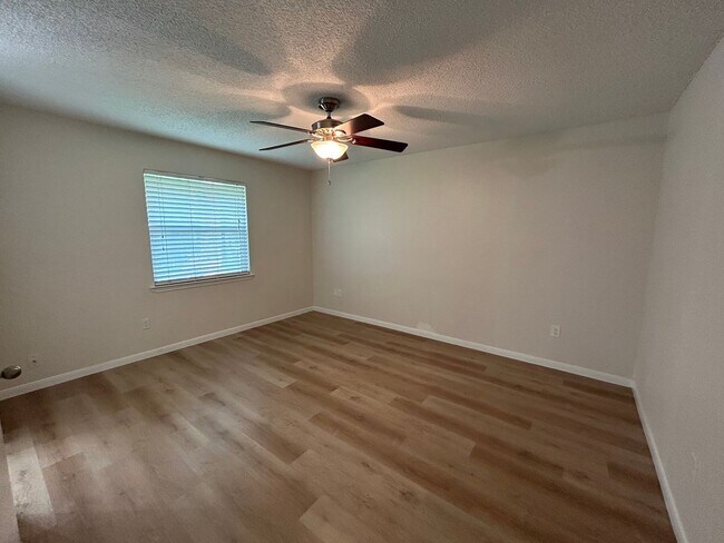 Building Photo - 6616/6618 Parkview Lane