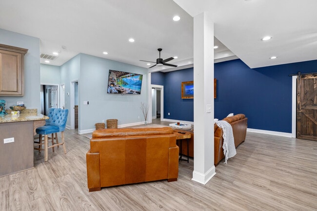 Building Photo - 930 Loring Mill Rd