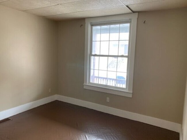 Building Photo - 137 N 7th St