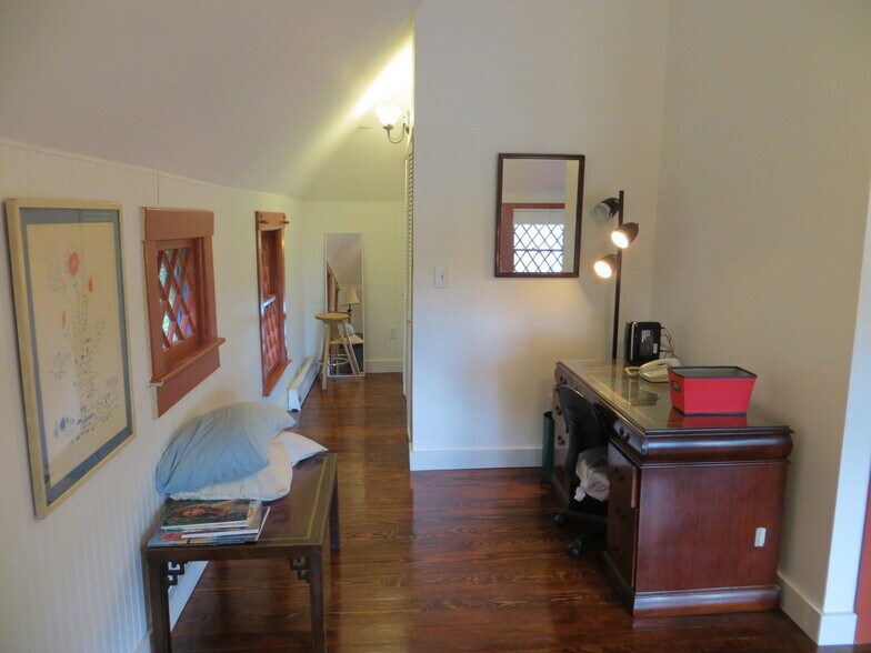 Bedroom/workspace - 22 S Beach Rd