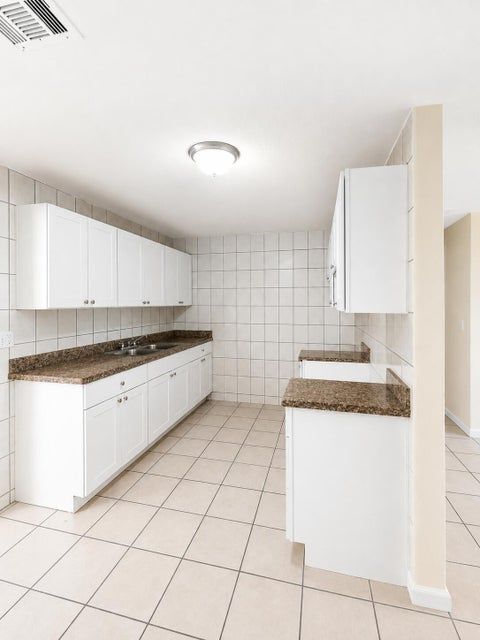 Building Photo - 4285 SW 49th St