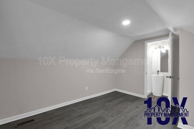 Building Photo - 2453 McGuffey Rd