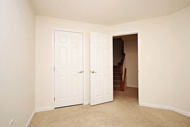 Building Photo - Pet-Friendly Townhome Near UVA Medical Center