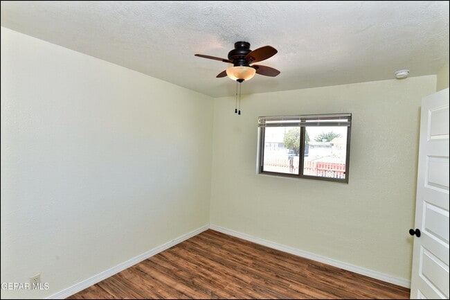 Building Photo - 10324 Newport Dr