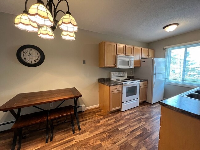 Building Photo - 1 bed, 1 bath close proximity to downtown!