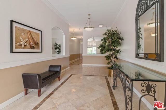 Building Photo - 511 San Vicente Blvd