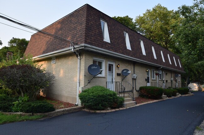 Building Photo - 321 S Jefferson St