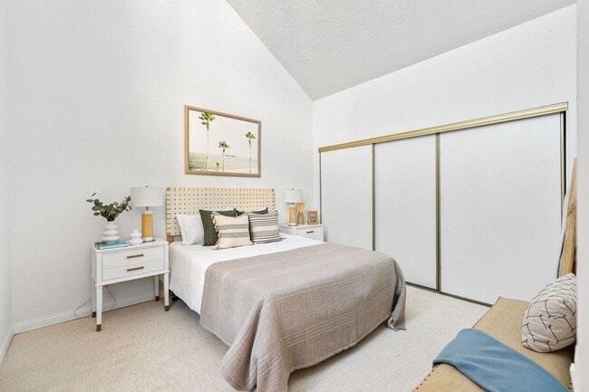 Building Photo - Natural Sunlight in every room, Palos Verdes Estates