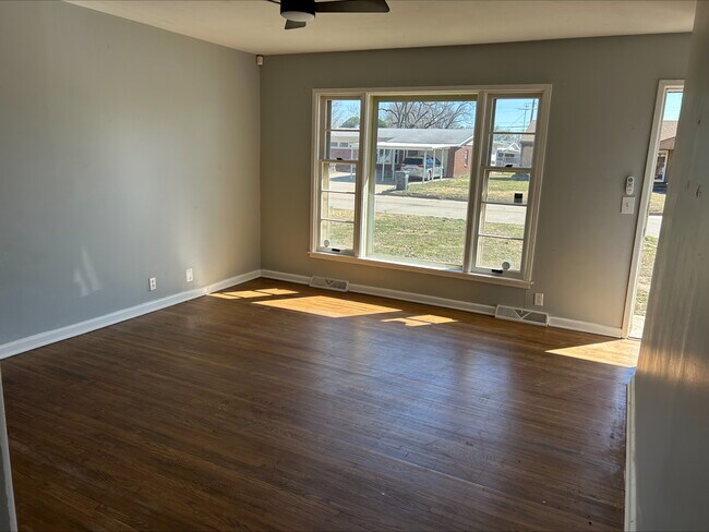 Front Room - 1308 E Catalina St