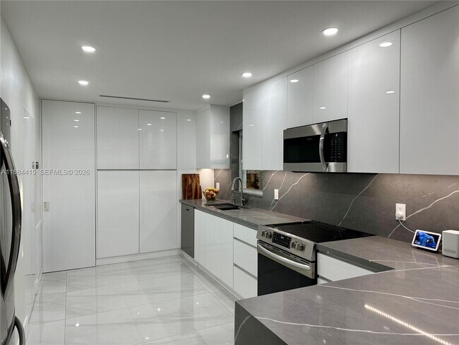 Building Photo - 9060 SW 215th Terrace