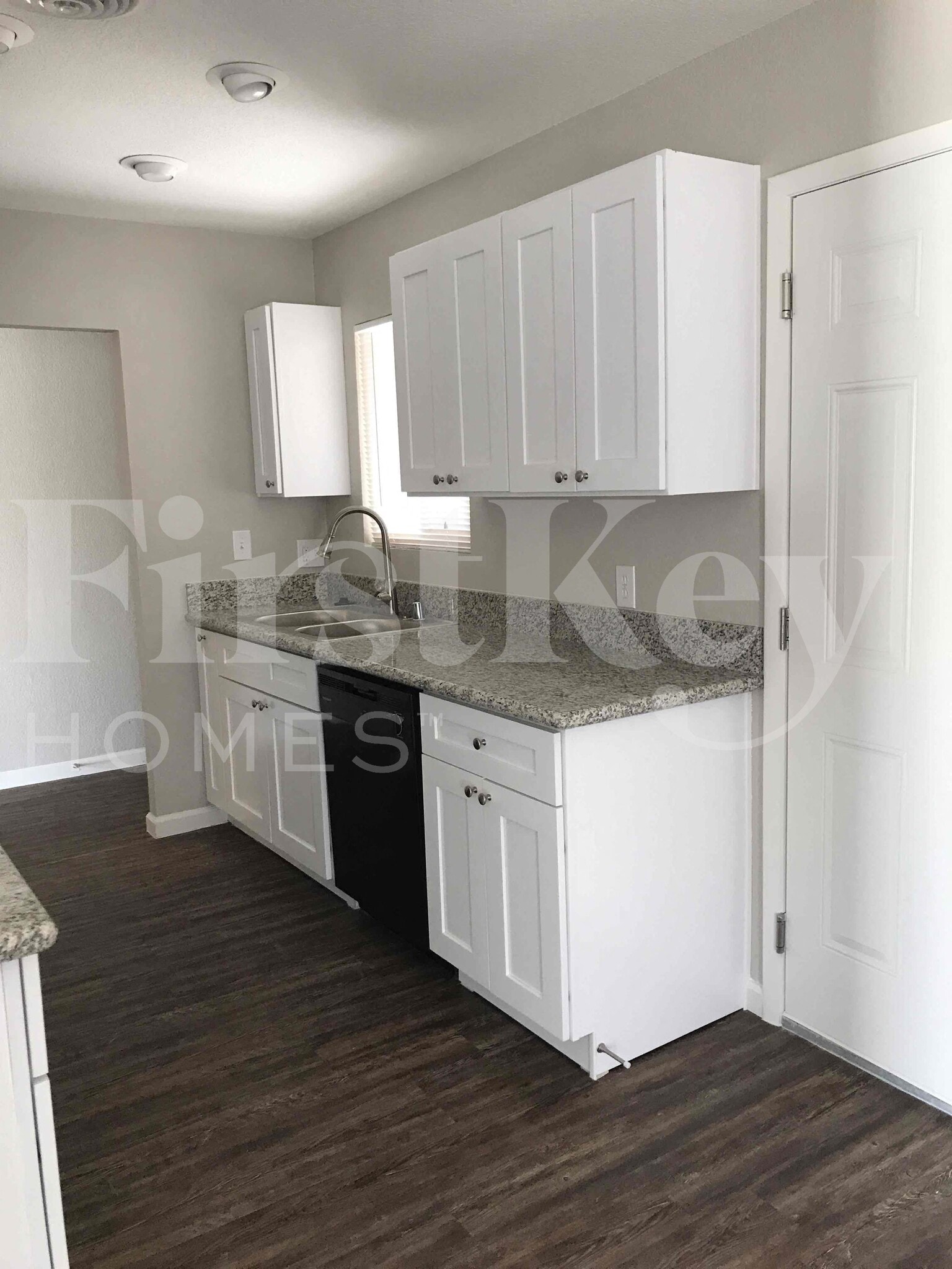 Building Photo - 5904 Jerry Dr