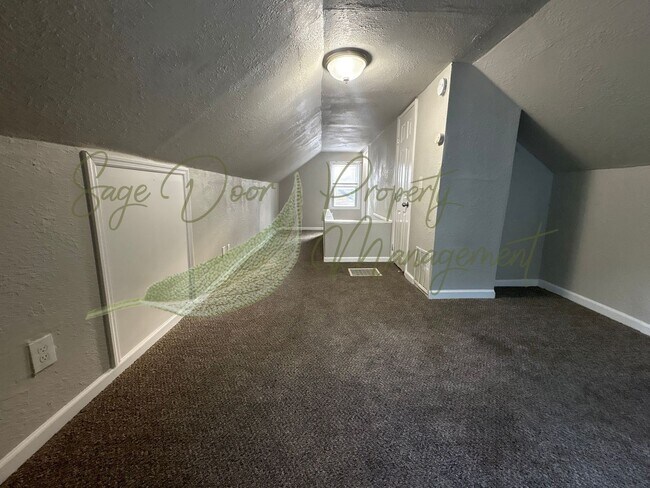 Building Photo - UPSTAIRS LOFT SPACE!!!