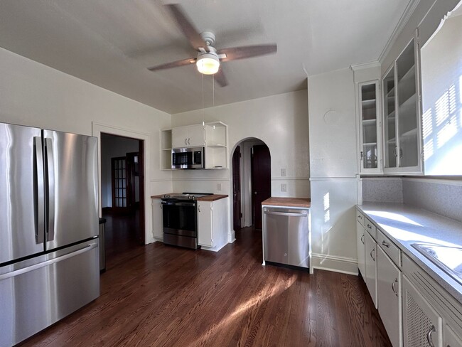 Building Photo - 2 Blocks from Grandin Village - Immaculate...