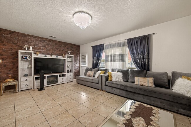 Building Photo - 18303 All Oak Trail