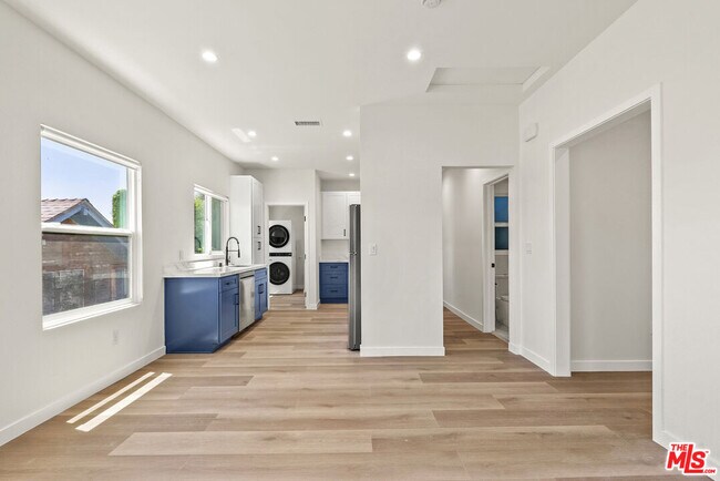 Building Photo - 1305 Lucile Ave