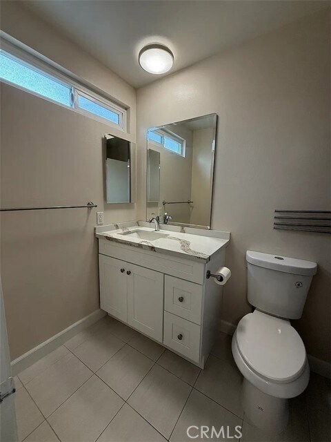 Building Photo - 327 E Live Oak St