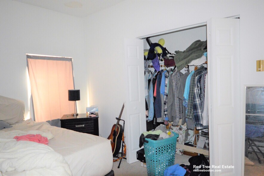 Building Photo - 35 Belmont St