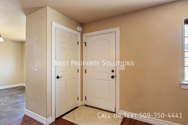 Building Photo - 547 S Bayside St