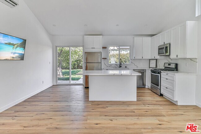 Building Photo - 11801 Albers St