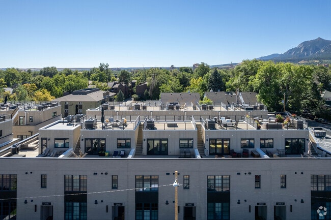 Building Photo - Pearl 21 Townhomes