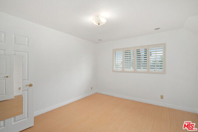 Building Photo - 839 S Holt Ave