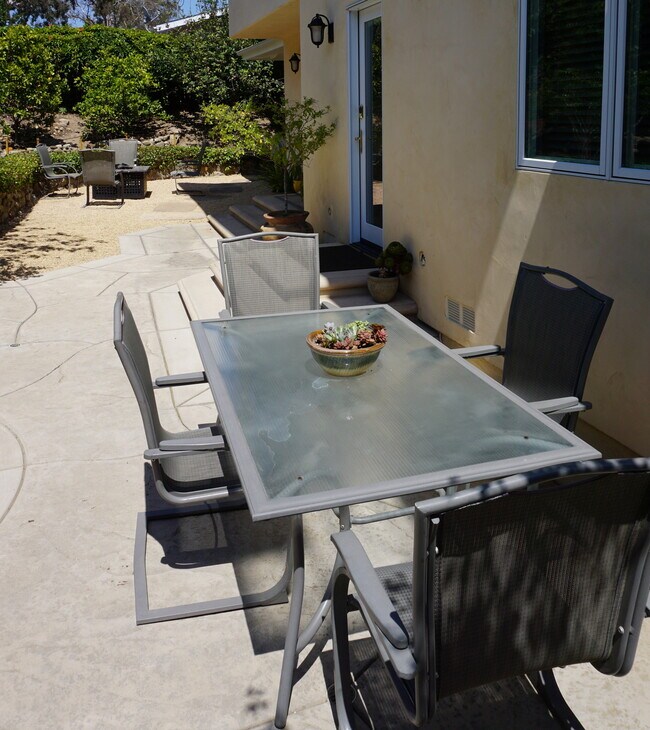 Building Photo - 1318 San Rafael Ave