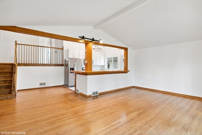 Building Photo - 403 E Lake Ave
