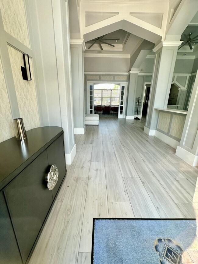 Building Photo - 9901 Baywinds Blvd