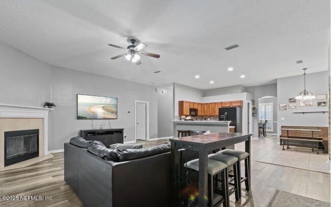 Building Photo - 503 Apple Creek Dr