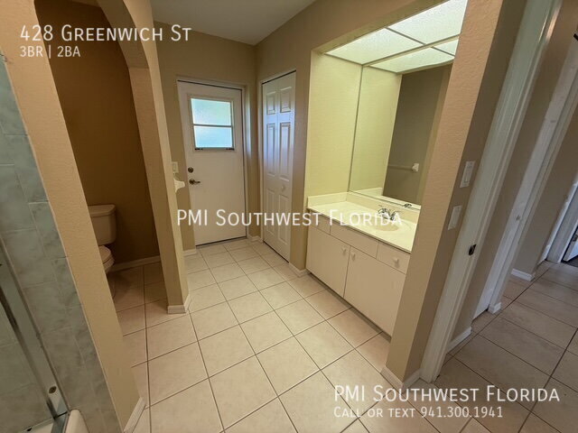 Building Photo - 428 Greenwich Ave NW