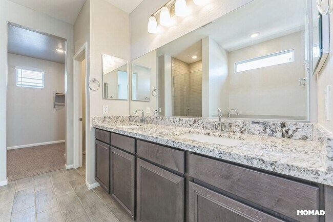 Building Photo - Spacious 5BR House in Casa Grande