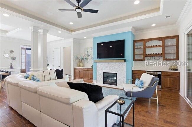 Building Photo - 165 Topside E